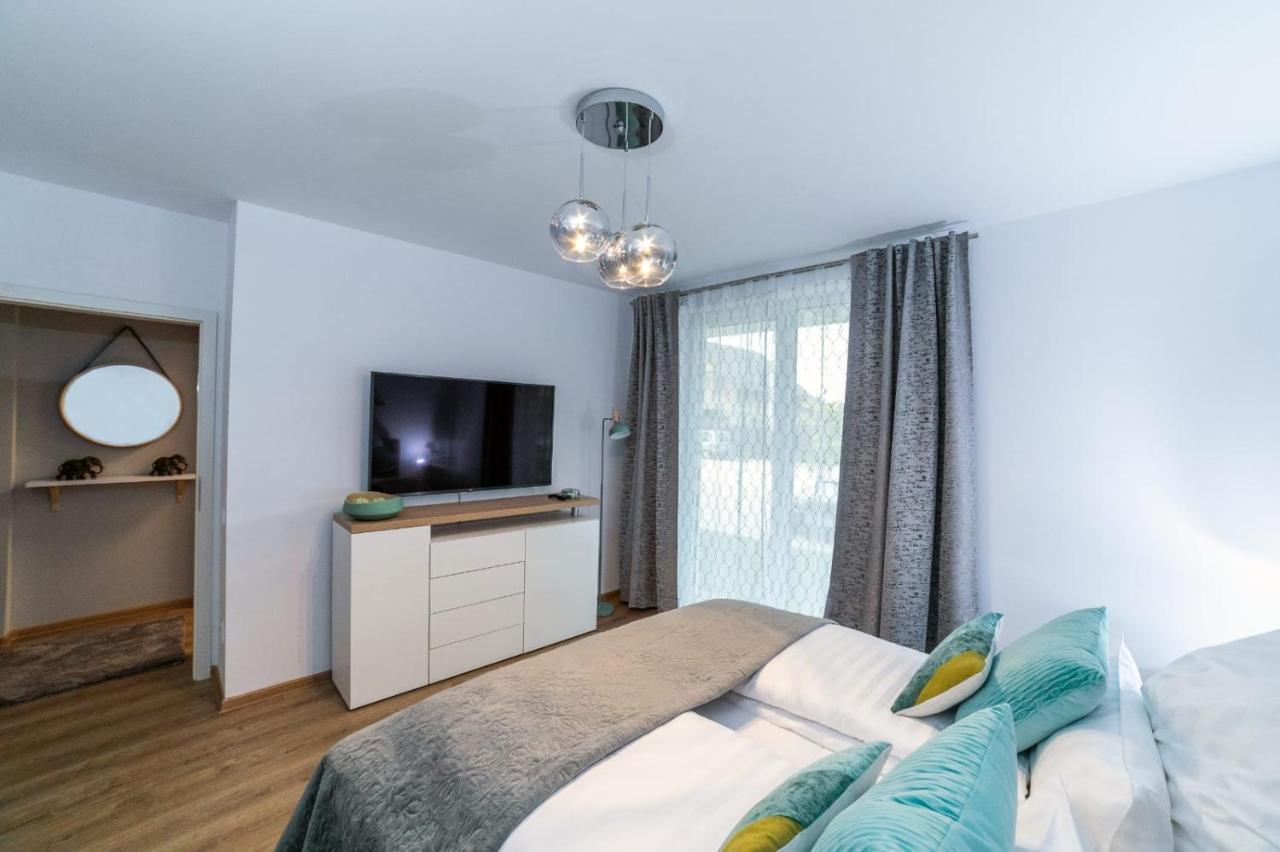 Апартаменти Apartament Luxury Miruna Ришнов Екстер'єр фото